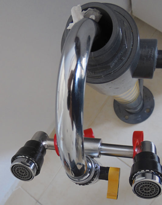 Douche visage et yeux montée sur robinet